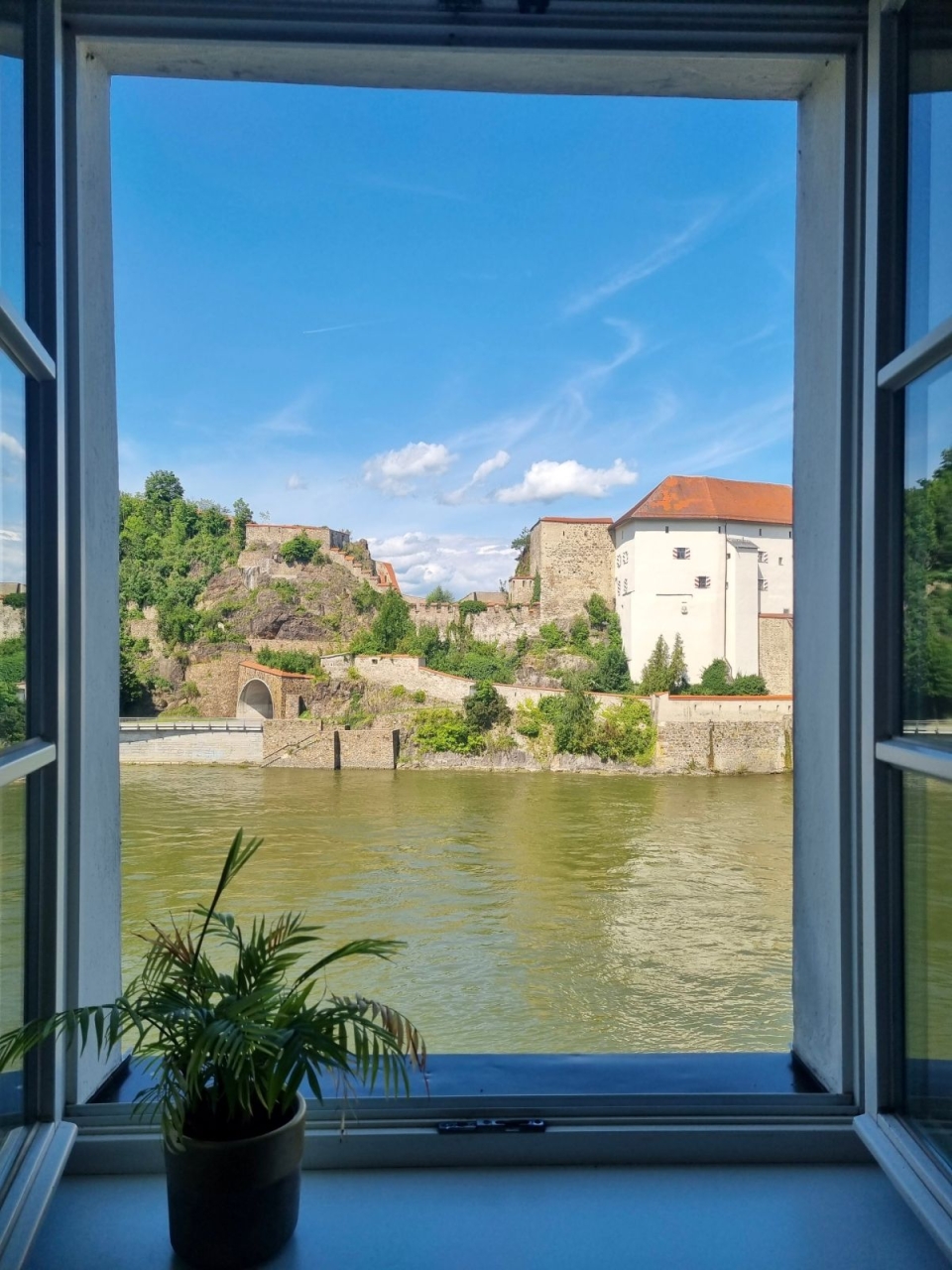 Ausblick vom Zimmer auf die Donau