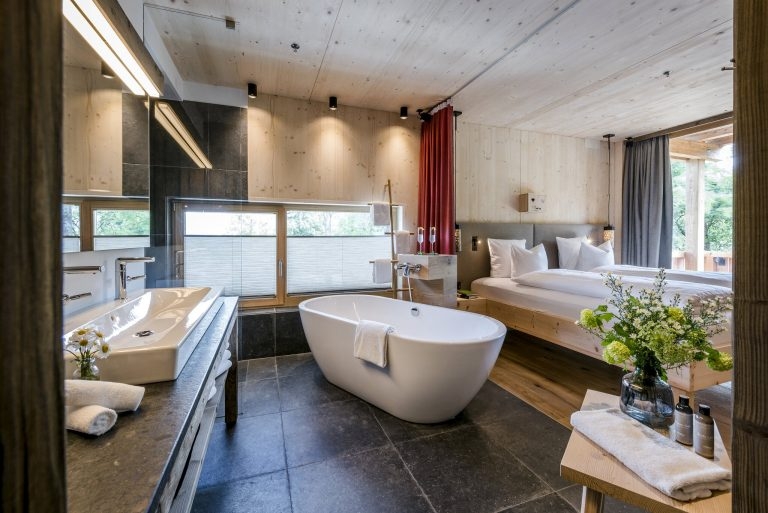 Spa Suite mit freistehender Badewanne