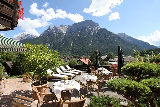 Terrasse mit Bergblick