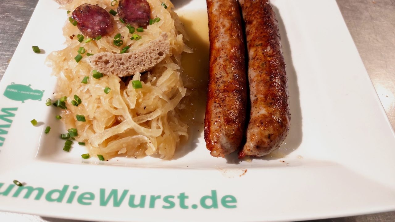 Bratwurst mit Sauerkraut